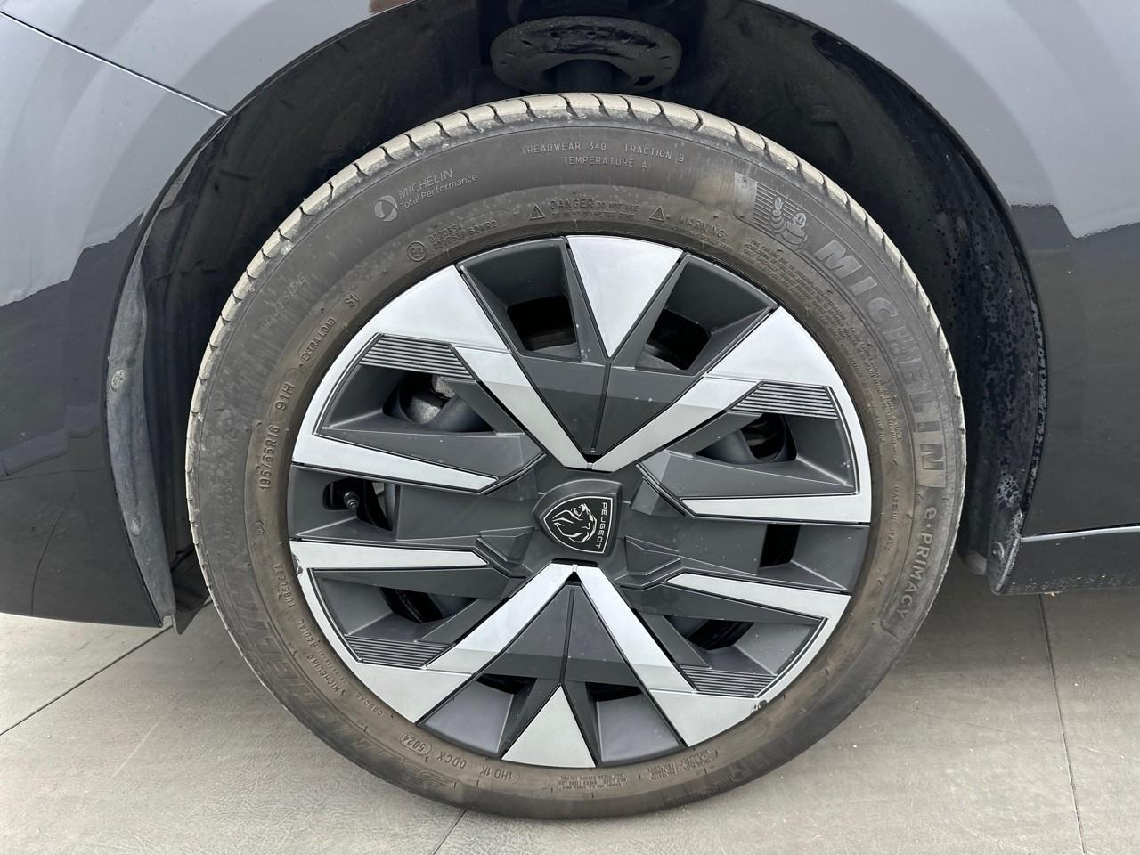 Peugeot 208 electrique 54 kwh 156ch style — photo 14
