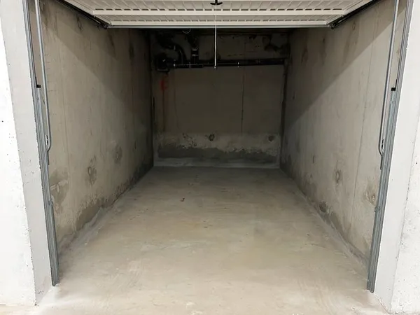 Garage fermé à louer