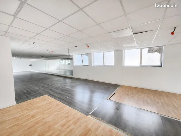LOCAL BUREAUX/ ACTIVITE 280 m2 EN ETAGE