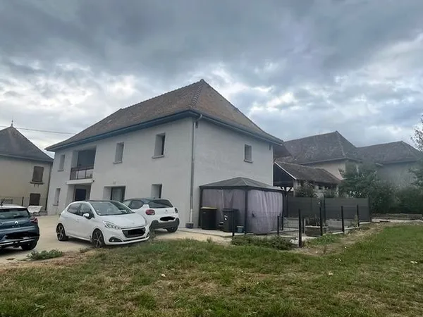 Appartement dans maison - 4 pièces - 106 m2 + garage 26 m2