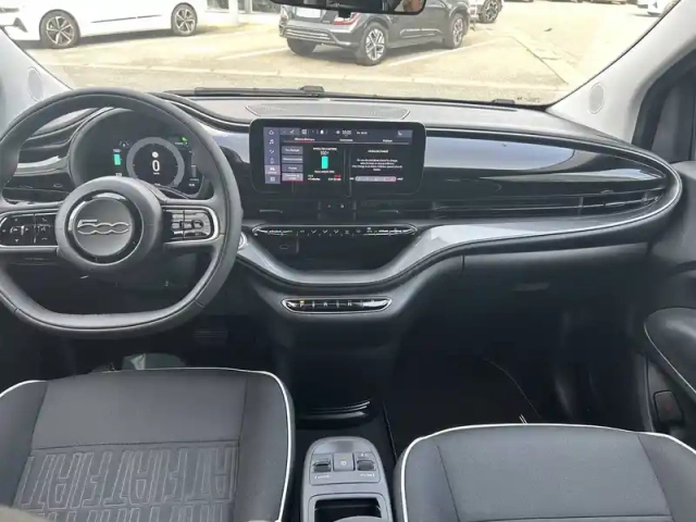 Fiat 500 c e 118 ch — photo 11