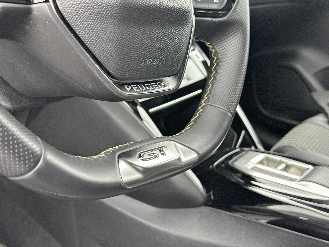 Peugeot 208 electrique 50 kwh 136ch gt — photo 33