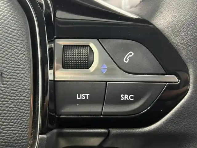 Peugeot 2008 e- 136ch active pack — photo 15