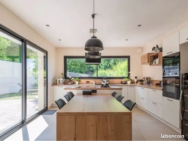Maison entièrement rénovée avec 30m2 de local commercial exploitable