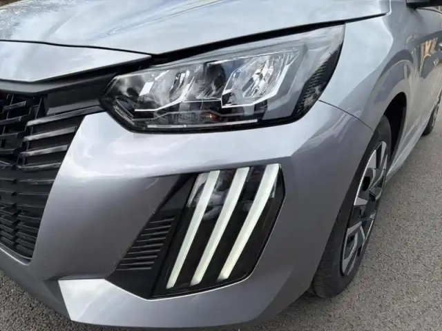 Peugeot 208 hybrid 100 e-dcs6 style — photo 14