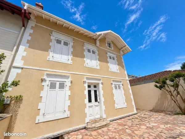 Maison 5 pièces 225 m²