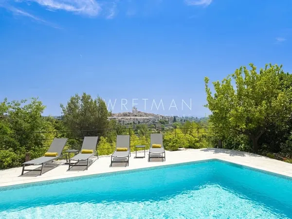 Bastide provençale rénovée avec maison d'amis et piscine - À 500