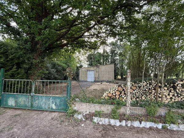 Terrain 380 m²