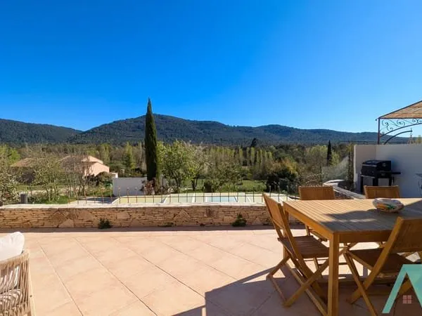 Maison 4 pièces 105m2 sur terrain 2492m2 avec grand garage