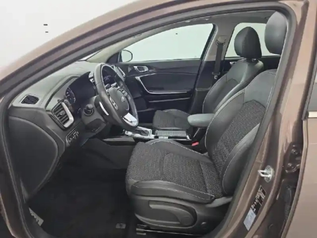 Kia Xceed 1.4 t-gdi 140ch launch edition dct7 + toit ouvrant — photo 17