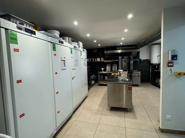 À VENDRE - FONDS DE COMMERCE FAST-FOOD - LYON 8 / MONPLAISIR - 75 m²