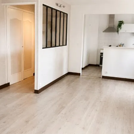T3 58 m² balcon vue Meuse - Secteur Hôtel de Ville / Chauufage collectif