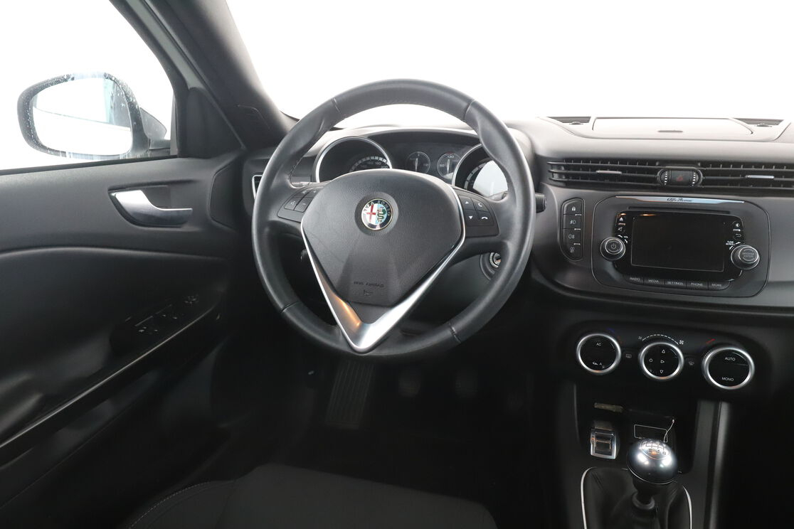 Alfa Romeo Giulietta 1.4 TJet Distinctive — photo 12