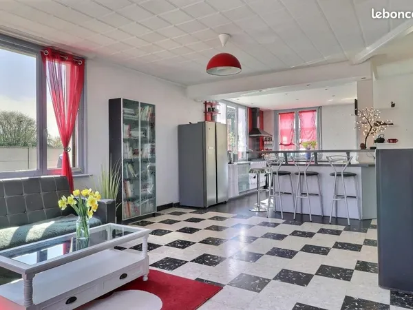 Maison 7 pièces 246 m²