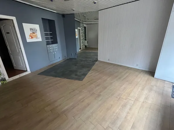 Local professionnel 75 m²