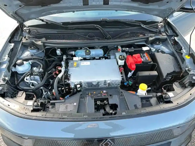 Renault 4 renault  e-tech electrique 150 ch autonomie confort — photo 45