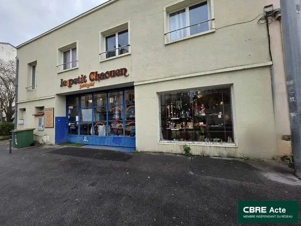 Local commercial 230 m²