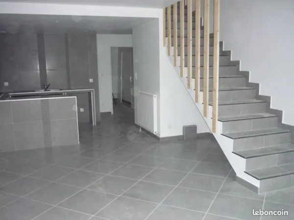 Loue a saulx bel appartement de 110m2 avec terrasse de 20m2 orientee sud est