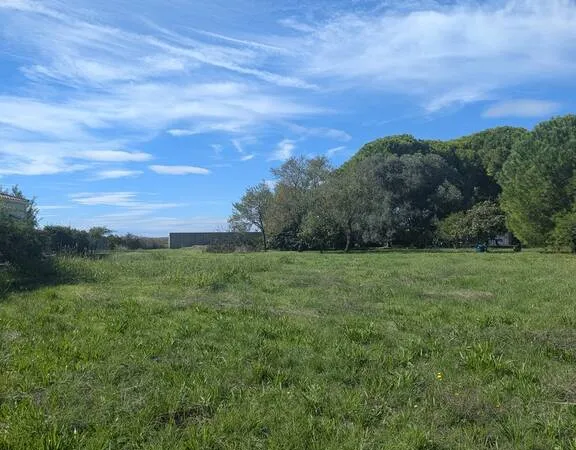 Terrain 900 m²
