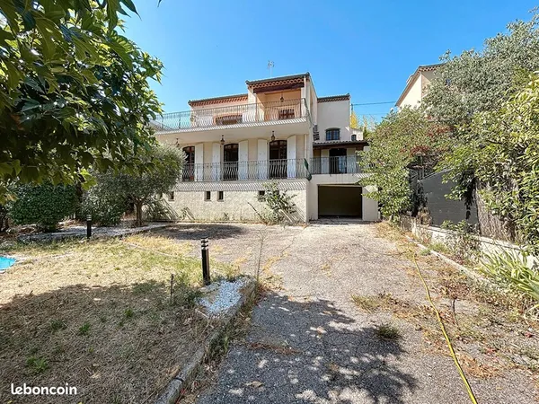 Propriété 7 pièces 230 m²