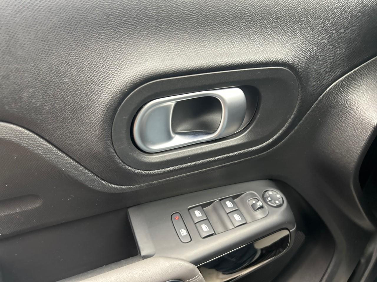 Citroën C5 Aircross hybride rechargeable 225 s&s e-eat8 feel — photo 32