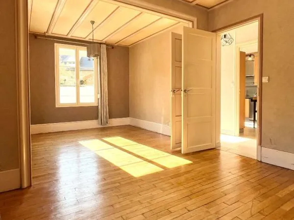 Maison 7 pièce(s) 128 m² HYPER-CENTRE de NOYON - 5 chambres et Garage