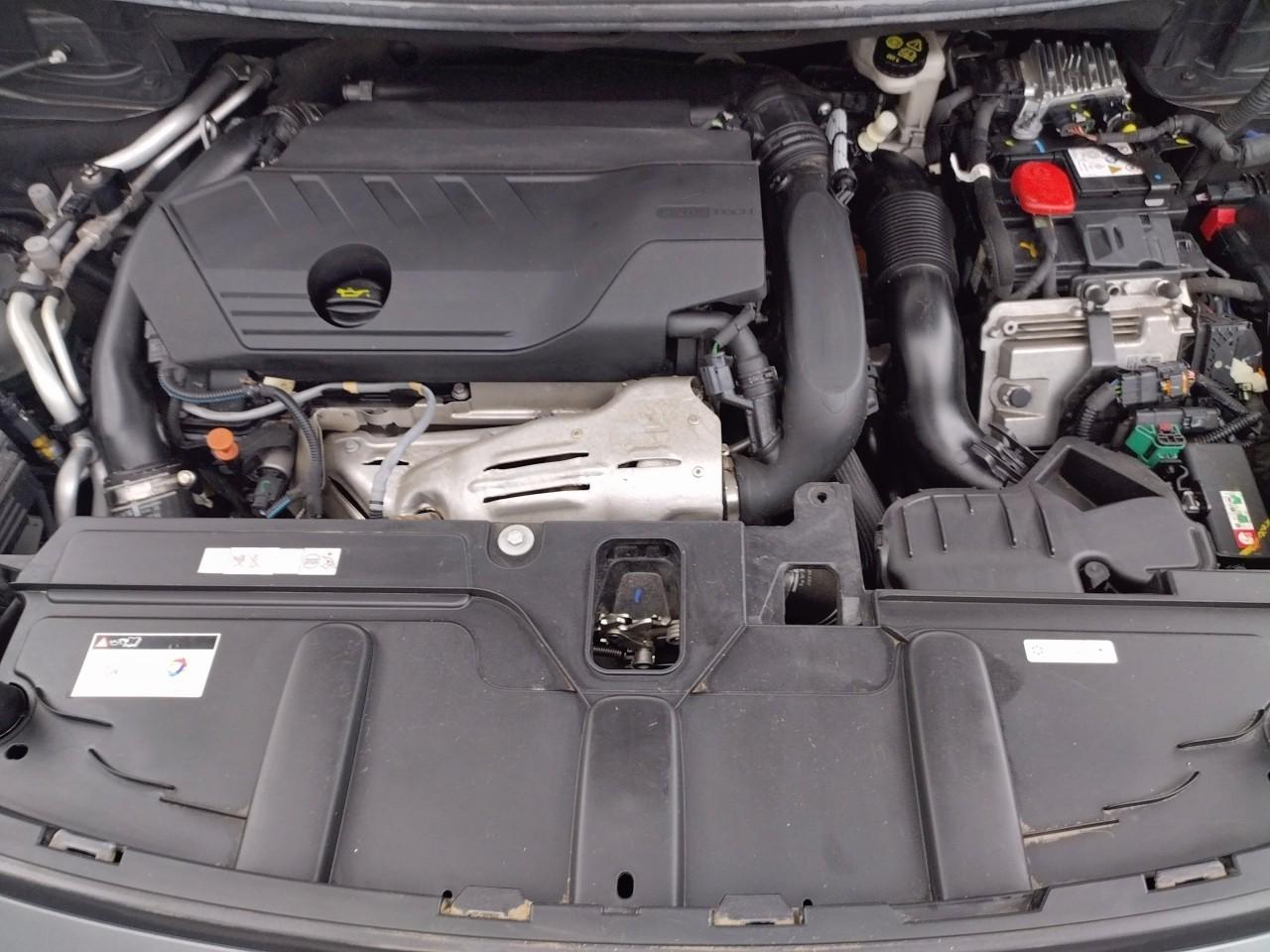 Peugeot 3008 hybrid4 300 e-eat8 gt — photo 15
