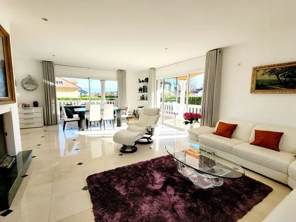 Maison 6 pièces 240 m²