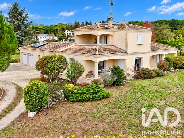 Maison 7 pièces 219 m²