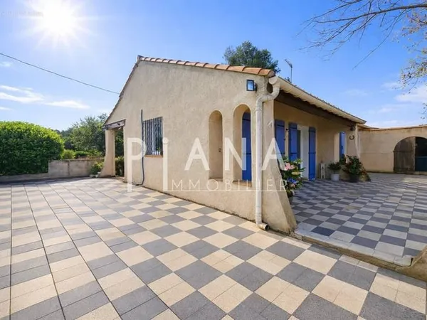 Maison avec possibilité d'activité artisanale ou de service