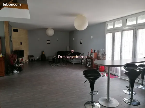 Maison 9 pièces 232 m²