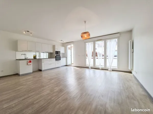 Appartement T3 Duplex 64 m² - Dernier étage - Belle terrasse, Garage & Parking, Piscine
