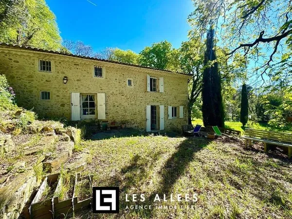 Maison 8 pièces 297 m²