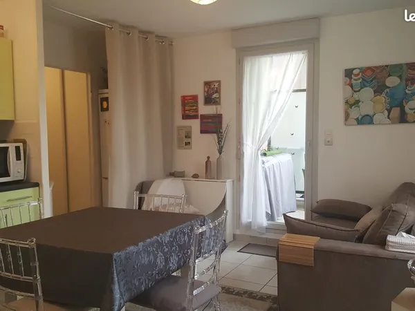 APPARTEMENT T2 38 m² AVEC TERRASSE + GARAGE Etage 3/3