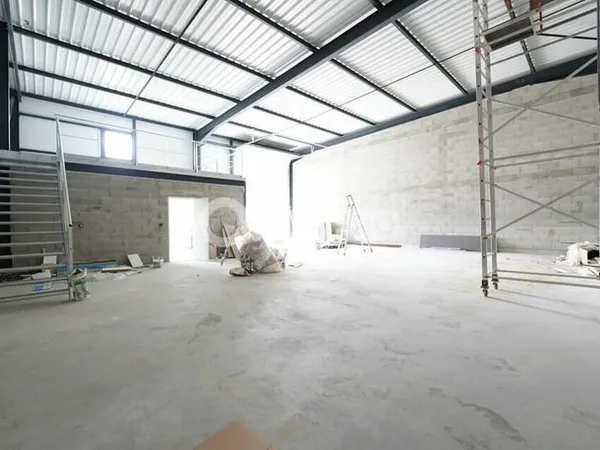 Local d'activité 780 m²