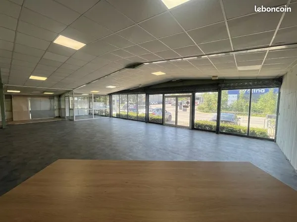 Bureaux, local commercial 950 m² Manosque