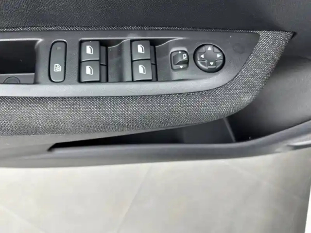 Peugeot 208 hybrid 100 e-dcs6 — photo 18