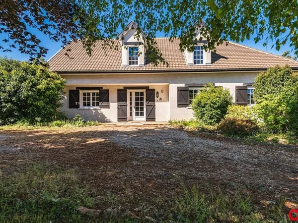 Maison 6 pièces 241 m²