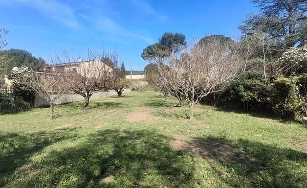 Terrain à batir à Ledenon 1070 m2