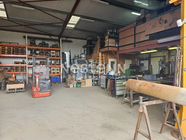 A LOUER - Local commercial / professionnel sur Petosse