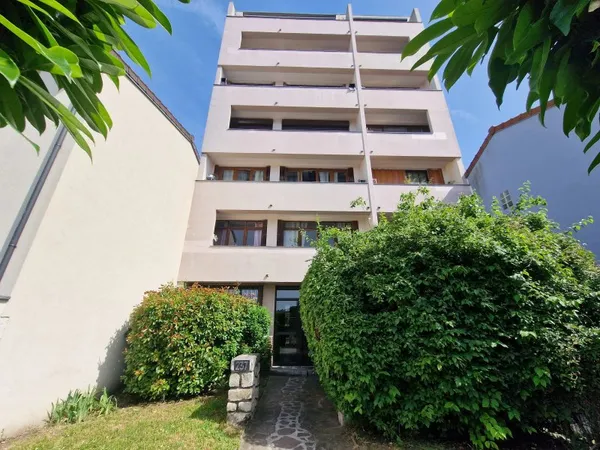 EXCLUSIVITÉ - APPARTEMENT LUMINEUX 3 PIÈCES AUX LILAS