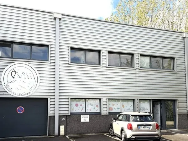 Local d'activité 320 m²