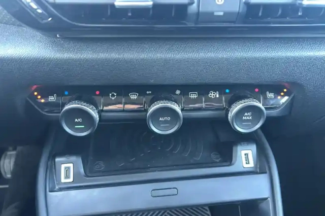 Citroën C4 e- 136 ch automatique — photo 38