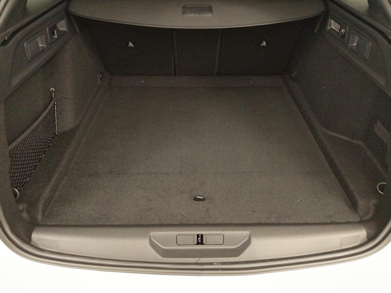 Peugeot 308 sw hybrid 145 e-dcs6 allure — photo 14