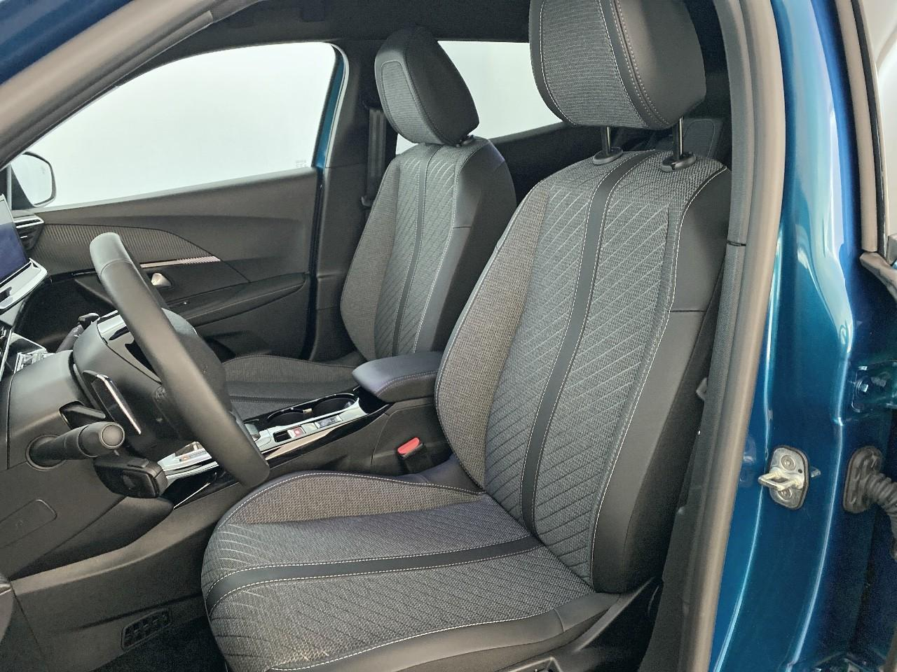 Peugeot 2008 hybrid 145 ch e-dcs6 allure — photo 9
