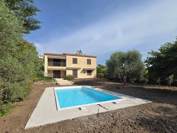 Maison 7 pièces 245 m²