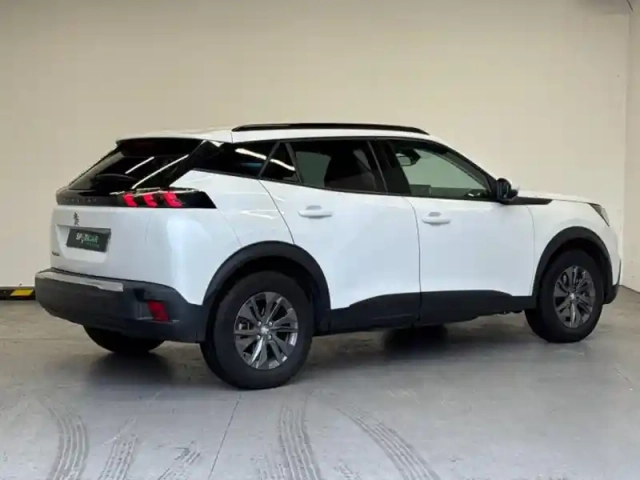 Peugeot 2008 e- 136ch style — photo 4