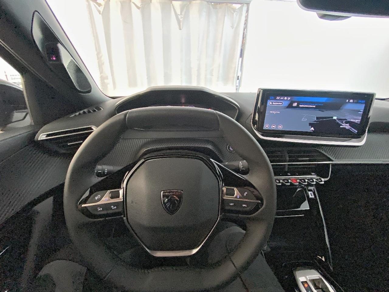 Peugeot 2008 hybrid 145 ch e-dcs6 allure — photo 12