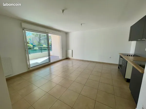 T3 récent 2020 - Balcon - 2 parkings sous-sol + cave - La Buzine 13011