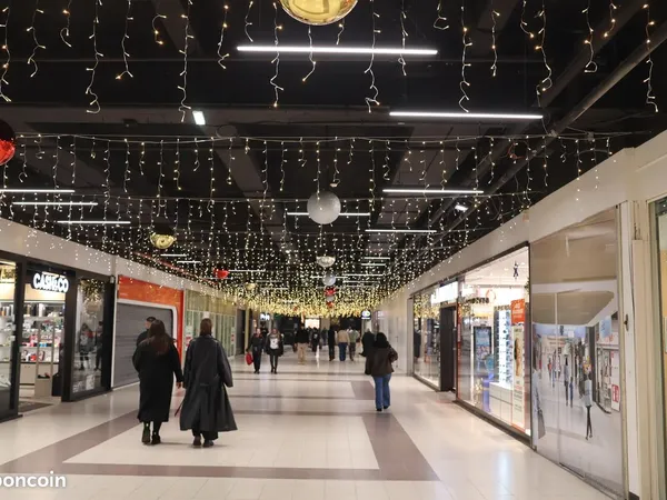 Espace commercial de 33m² disponible à la Passerelle de Plaisir (78370)